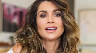 Aos 44 anos, Flávia Alessandra exibe impressionante forma física em biquíni