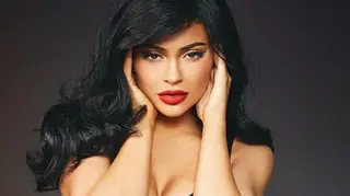 Com apenas um ano, filha de Kylie Jenner usa mala de 26 mil euros
