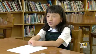 Menina de dez anos, sem mãos, vence concurso de caligrafia