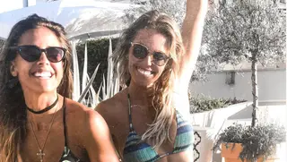Carolina Patrocínio e Pimpinha Jardim encantam em biquíni: "Amigas servem para quando mais precisamos nos darem a mão"