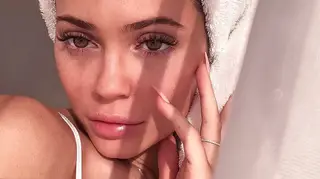 Quer ter uma pele como a Kylie Jenner? A socialite lançou uma nova linha de cuidados!