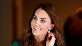 Kate Middleton volta a usar vestido igual ao de amiga de Meghan Markle