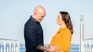 Grávida, Melânia Gomes partilha resultado de sessão fotográfica ao lado do marido
