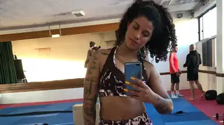 Nem Conan Osíris resistiu ao look ousado de Blaya