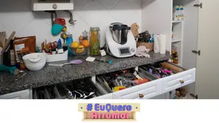 #EuQueroArrumar - Tânia não vê solução para a quantidade de coisas que acumula na sua cozinha!