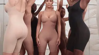 Kim Kardashian lança linha de cintas modeladoras e um dos modelos só tem uma perna