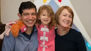 Conheça Evelyn Villarreal, a primeira bebé a tomar o medicamento que pode salvar Matilde