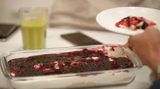 Aprenda a fazer a sobremesa de frutos vermelhos da mãe de Cristina Ferreira