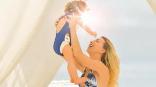 Laura Figueiredo mostra vídeo amoroso da filha: “Tanto mimo, deve querer alguma coisa”