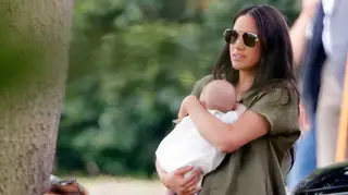 Meghan Markle elege sandálias feitas à mão que já conquistaram Beyoncé