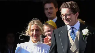 Ellie Goulding mostra o segundo vestido de noiva: Simples e moderno