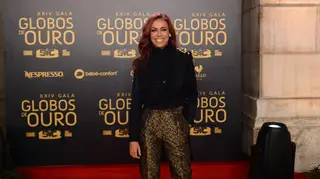 Vestida por Paulo Battista nos Globos de Ouro, Filomena Cautela aposta na irreverência e elegância