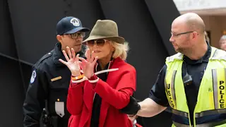 Consumismo: Este casaco vermelho é a última peça de roupa que Jane Fonda comprará