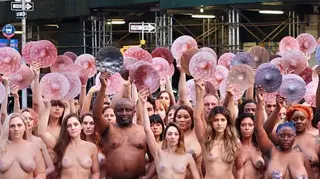 Mulheres podem andar de topless na rua? Sim, aqui já é possível!