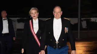 Charlene do Mónaco surpreende ao surgir com 'look' masculino