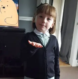 Darcy McGuire no seu primeiro dia de escola