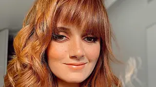 Carolina Deslandes mostra qual é "a melhor maneira de tomar banho"