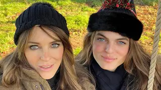 As semelhanças incríveis entre Elizabeth Hurley e o filho