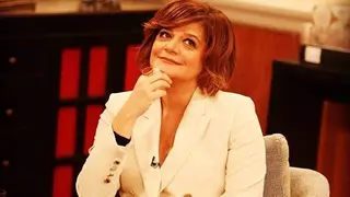 Júlia Pinheiro mostra look irreverente "inspirado nos equipamentos de esgrima"