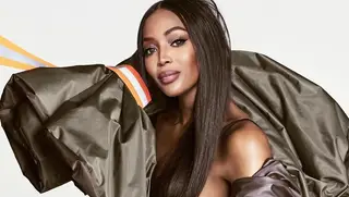 Aos 49 anos, Naomi Cambpell posa nua