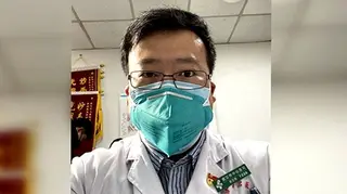 Morreu o médico que alertou para o coronavírus e acabou detido pela polícia