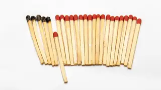 Porque é que o isolamento social é importante? Estas imagens de fósforos explicam