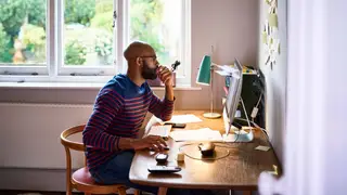 Como podem os trabalhadores a recibos verdes pedir apoio por quebra de atividade?