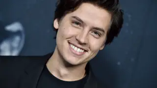 Ator de 'Riverdale' é preso durante protesto antirracista e revela detalhes