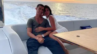 A bordo do iate, Cristiano Ronaldo e Georgina até têm almofadas de luxo de 890 euros