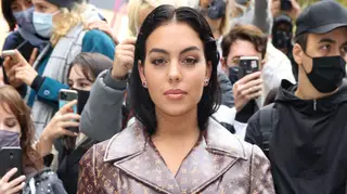 Longe de Cristiano Ronaldo, Georgina cuida dos quatro filhos