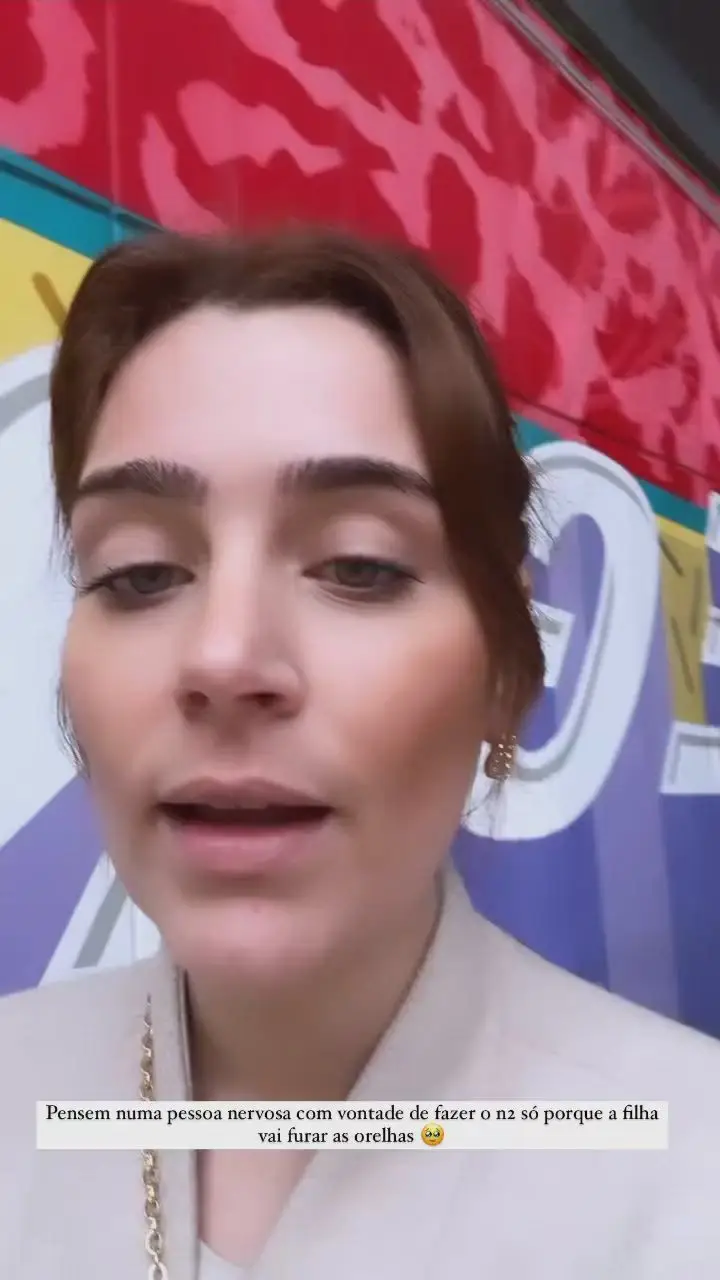 Carolina Pinto sobre furar orelhas da filha: “Acho importante cedermos ao nosso parceiro”