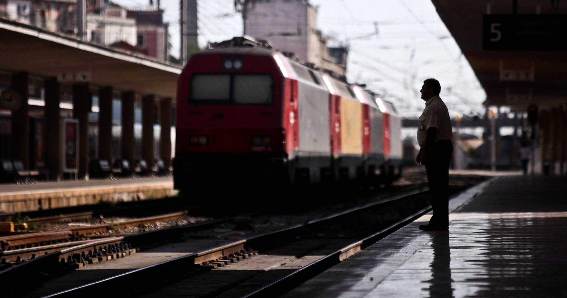 Maquinistas em greve a 6 de dezembro para exigir condições de segurança ferroviária