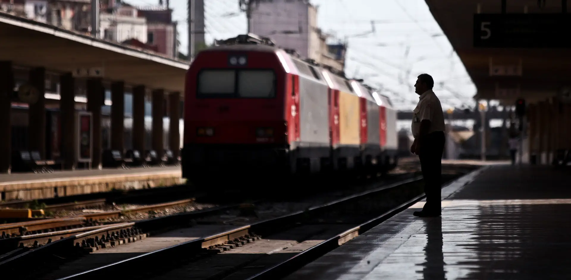 Maquinistas em greve a 6 de dezembro para exigir condições de segurança ferroviária