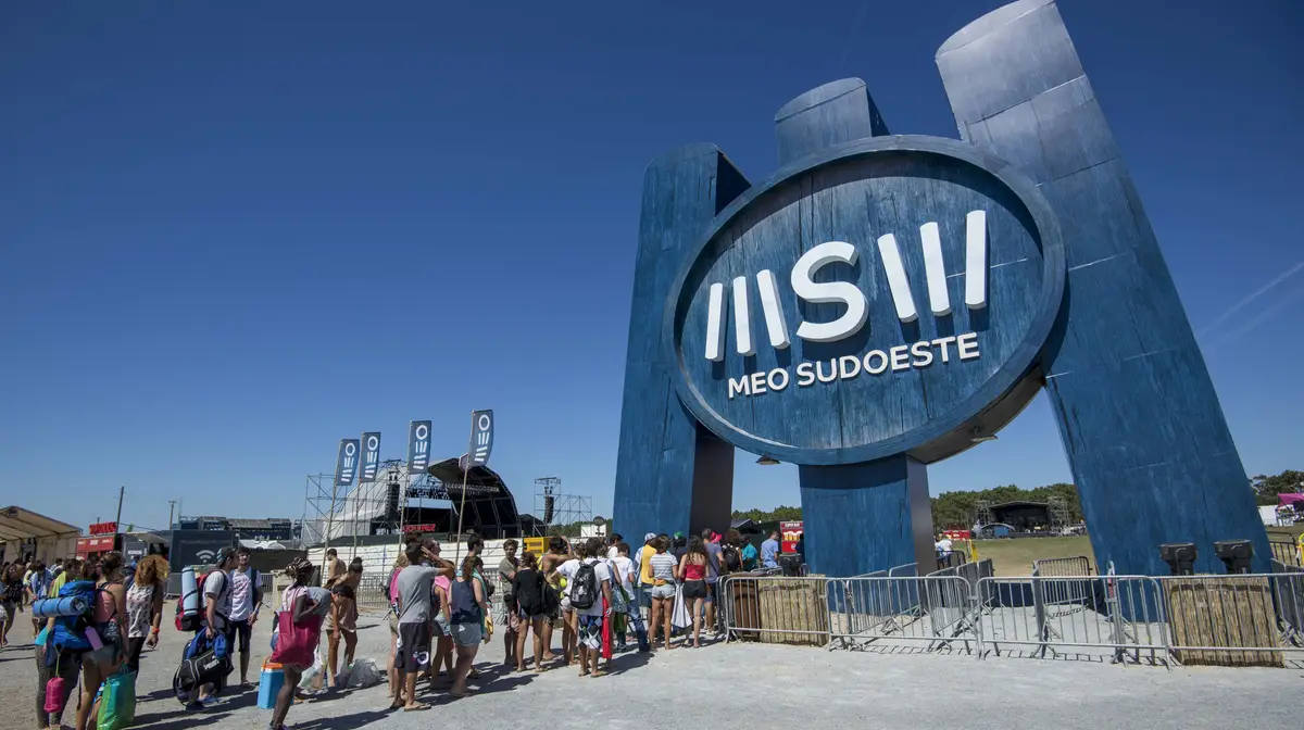 Os cabeças de cartaz do festival são o duo belga Dimitri Vegas & Like Mike, o DJ Hardwell, que já atuou em Portugal, e que regressa no dia 7 de agosto, a britânica Ellie Goulding, que este ano arrecadou mais um Brit Award, e o DJ e produtor Alesso, de seu nome Alessandro Lindblad, que saltou para a ribalta da música em 2011 com os êxitos das remisturas de temas dos Swedish House Mafia, Tiesto, Avicii, entre outras bandas.