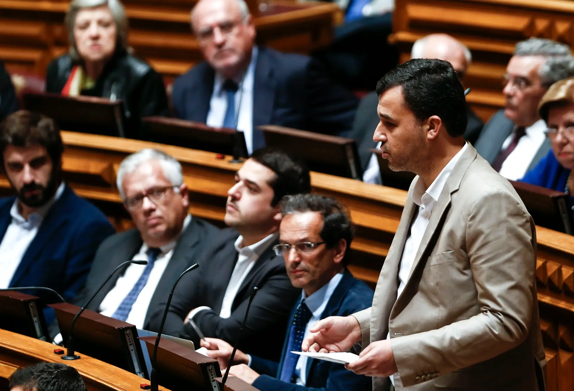 André Silva, do PAN (à direita), único partido que inscreveu este tema no seu programa eleitoral para as legislativas de 2015 em que elegeu um deputado.