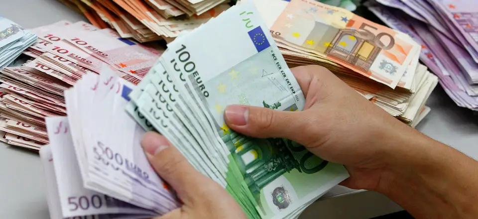 Contrafação de notas de euro diminuiu desde o início de 2016