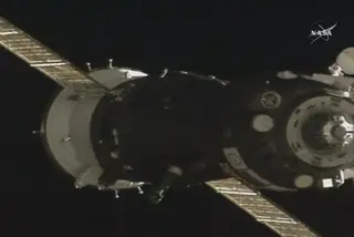 Soyuz MS-01 acoplou-se com êxito à Estação Espacial Internacional