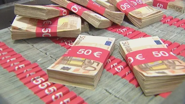 Défice desce 393,8 milhões de euros em novembro