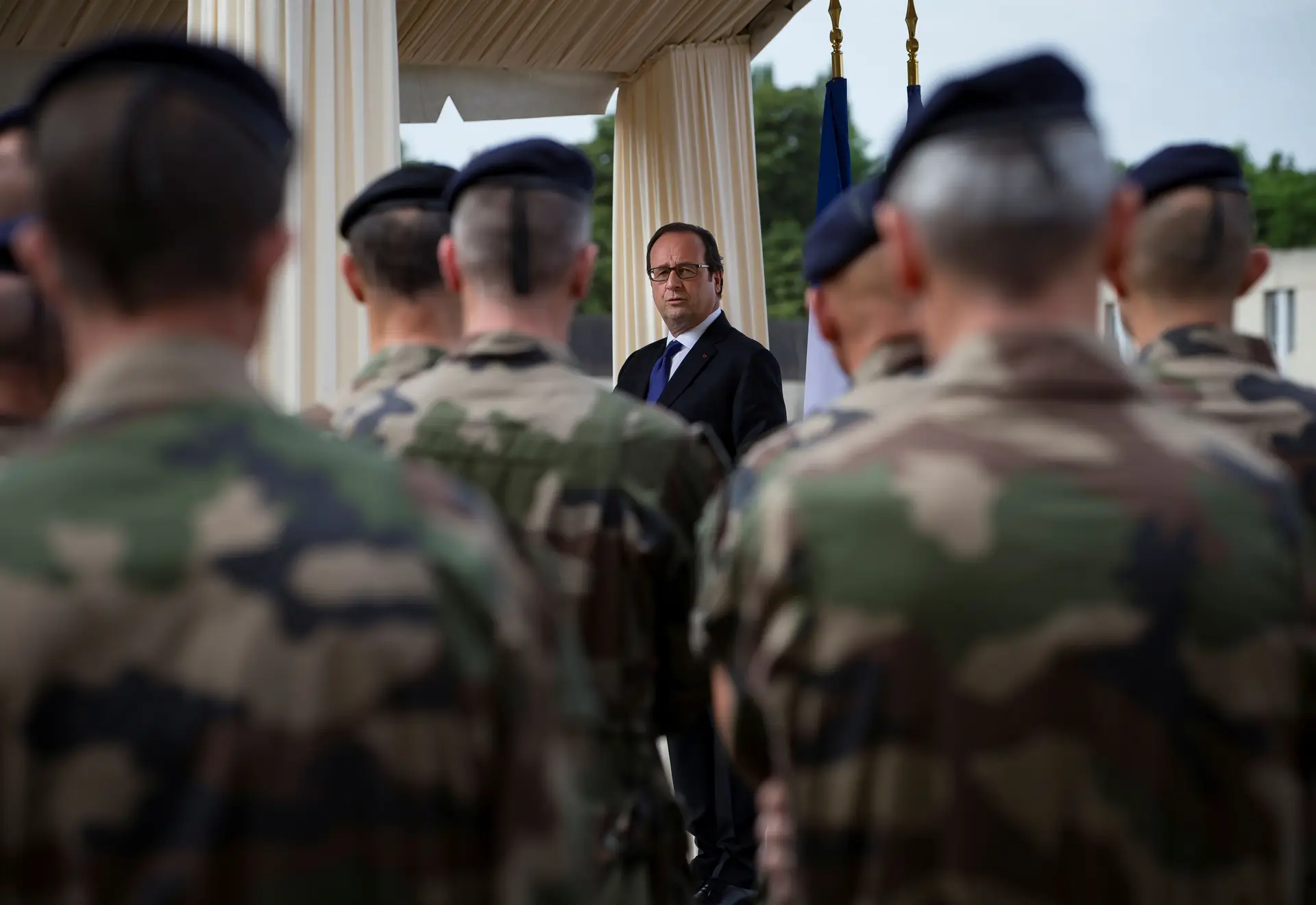 Hollande tenta acalmar polémica sobre segurança em Nice