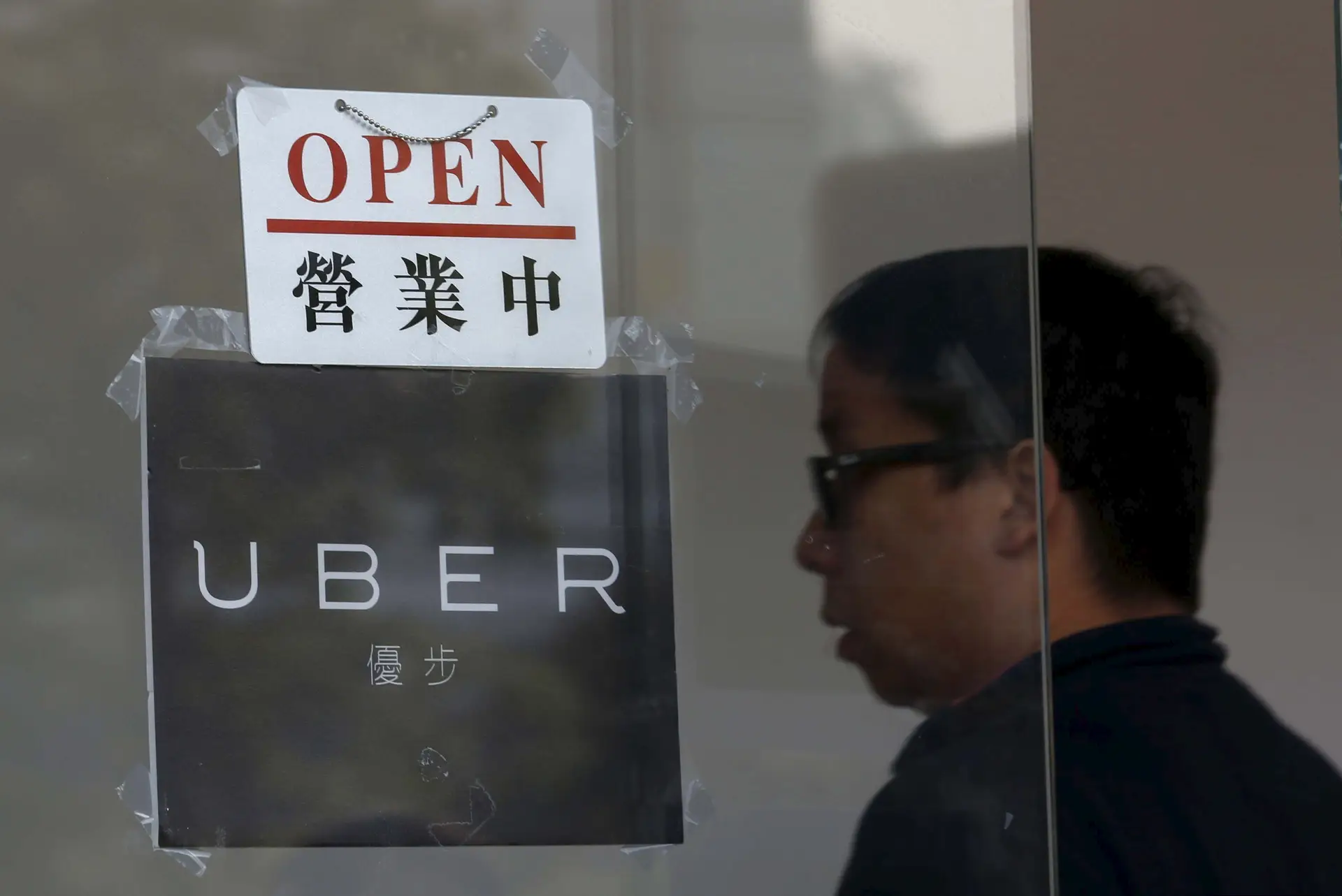 China legaliza Uber e outros aplicativos de transporte