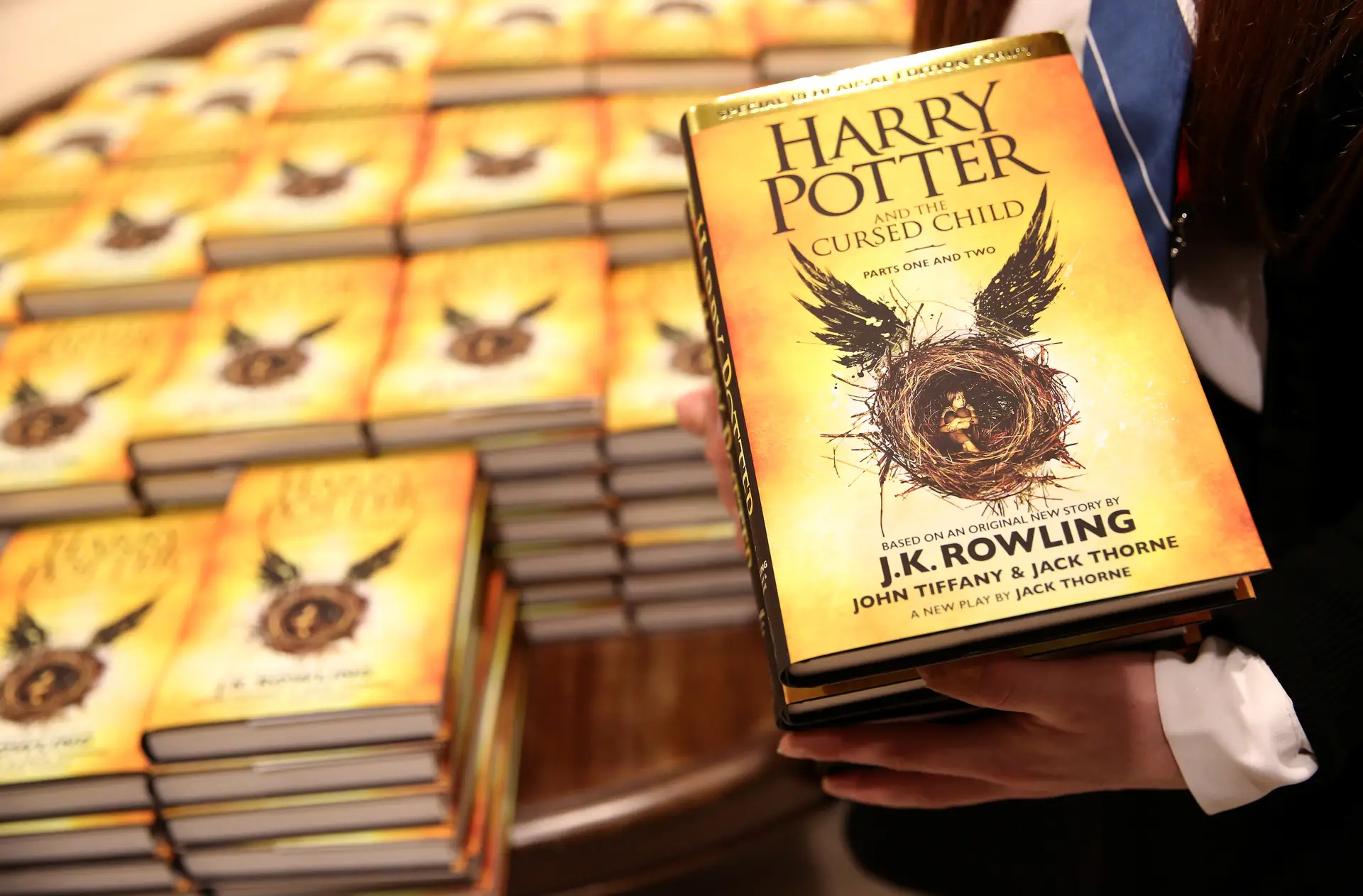 De Nova Iorque a Singapura, fãs de Harry Potter correram para comprar novo livro