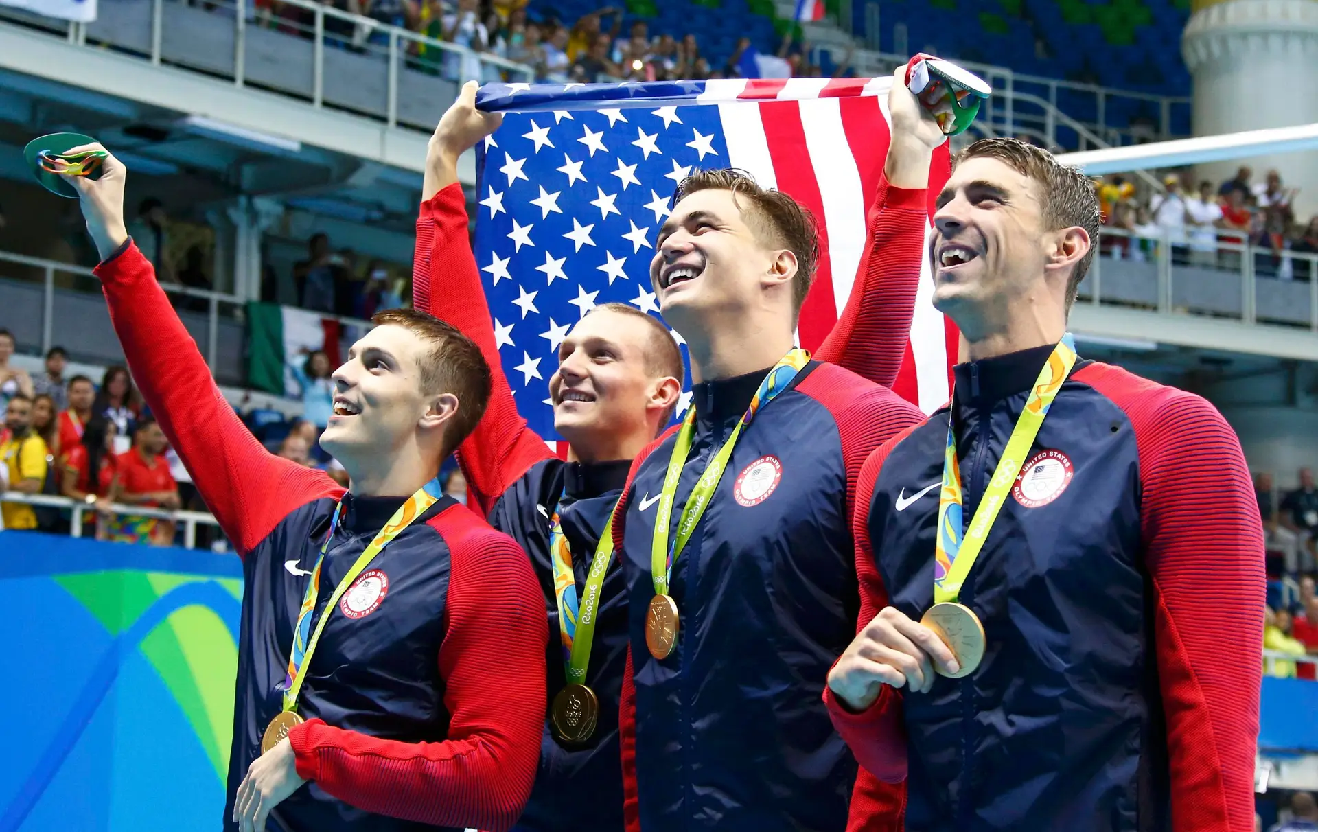 Estados Unidos conquistam ouro nos 4x100 metros livres