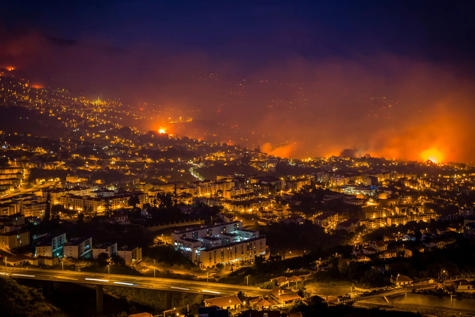 O combate às chamas na Madeira