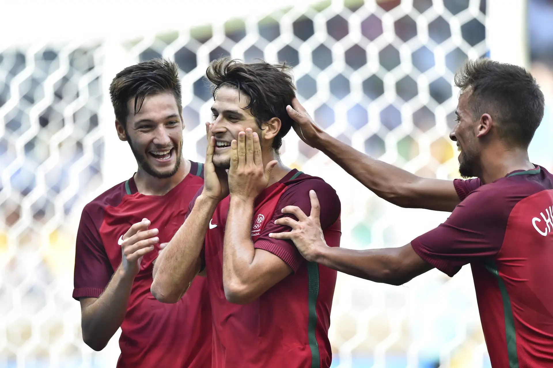 Portugal empata com Argélia e vence Grupo D