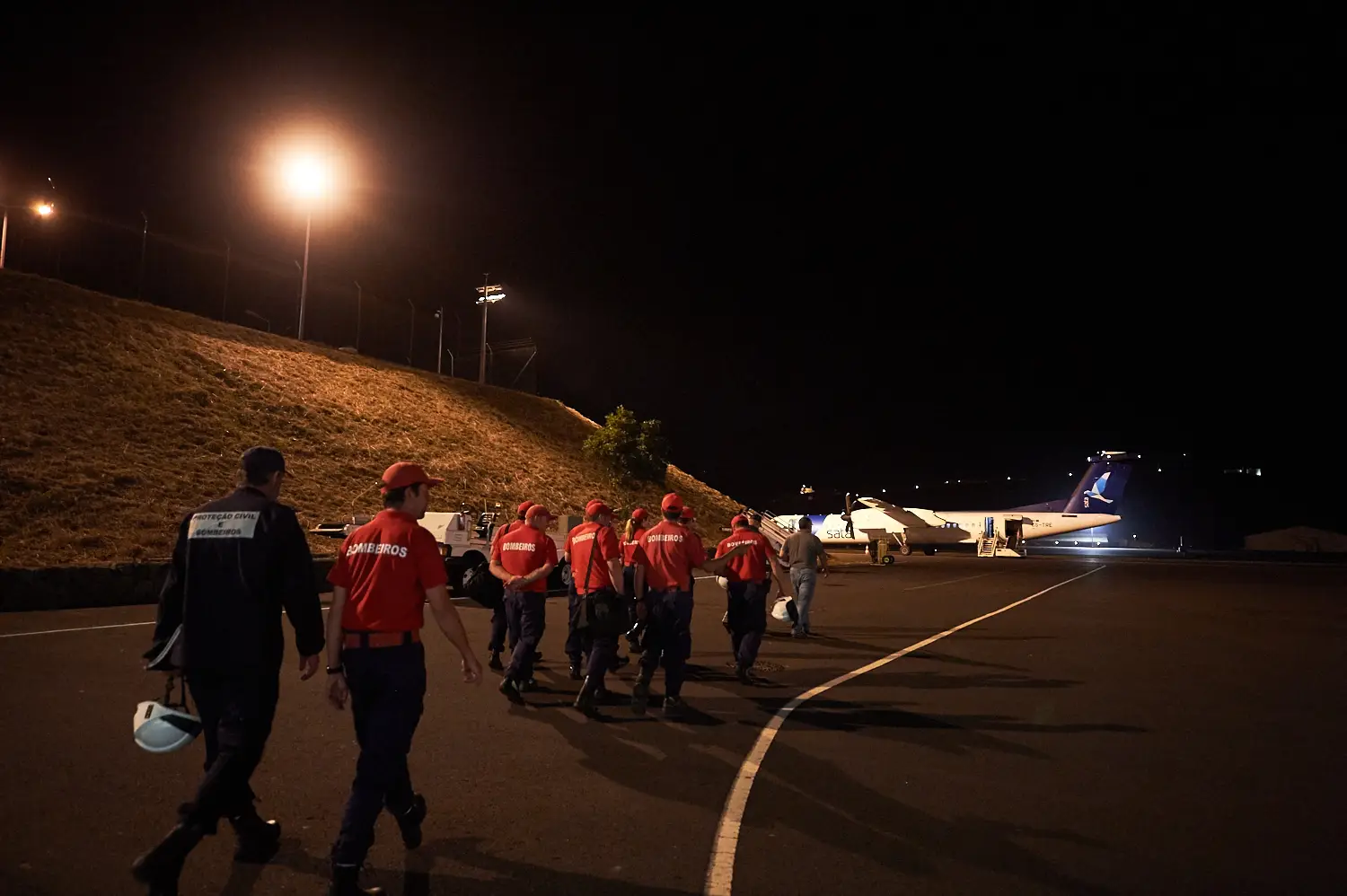 Partida para a Madeira dos bombeiros dos Açores 