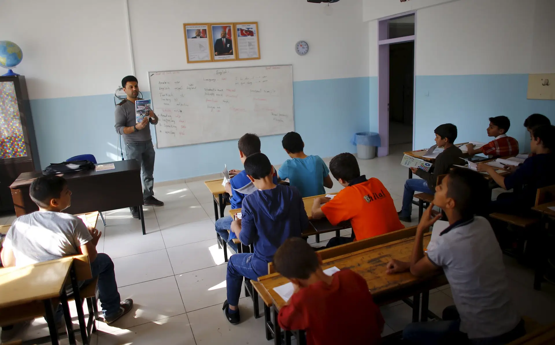 Turquia anula licenças de ensino de 27 mil professores por alegadas ligações a Gulen