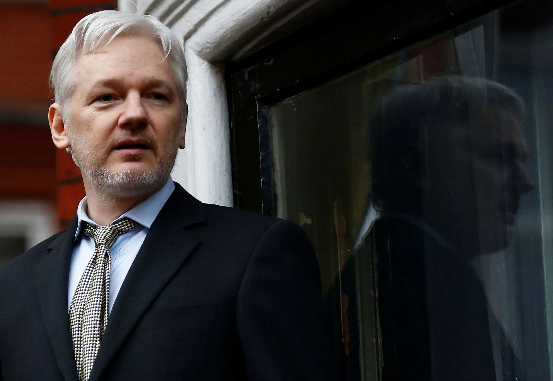 Assange ouvido pela justiça pela primeira vez desde que está na embaixada do Equador