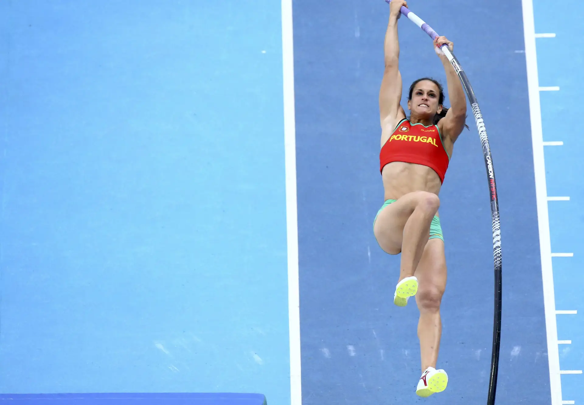 Marta Onofre e Leonor Tavares fora da final do salto com vara