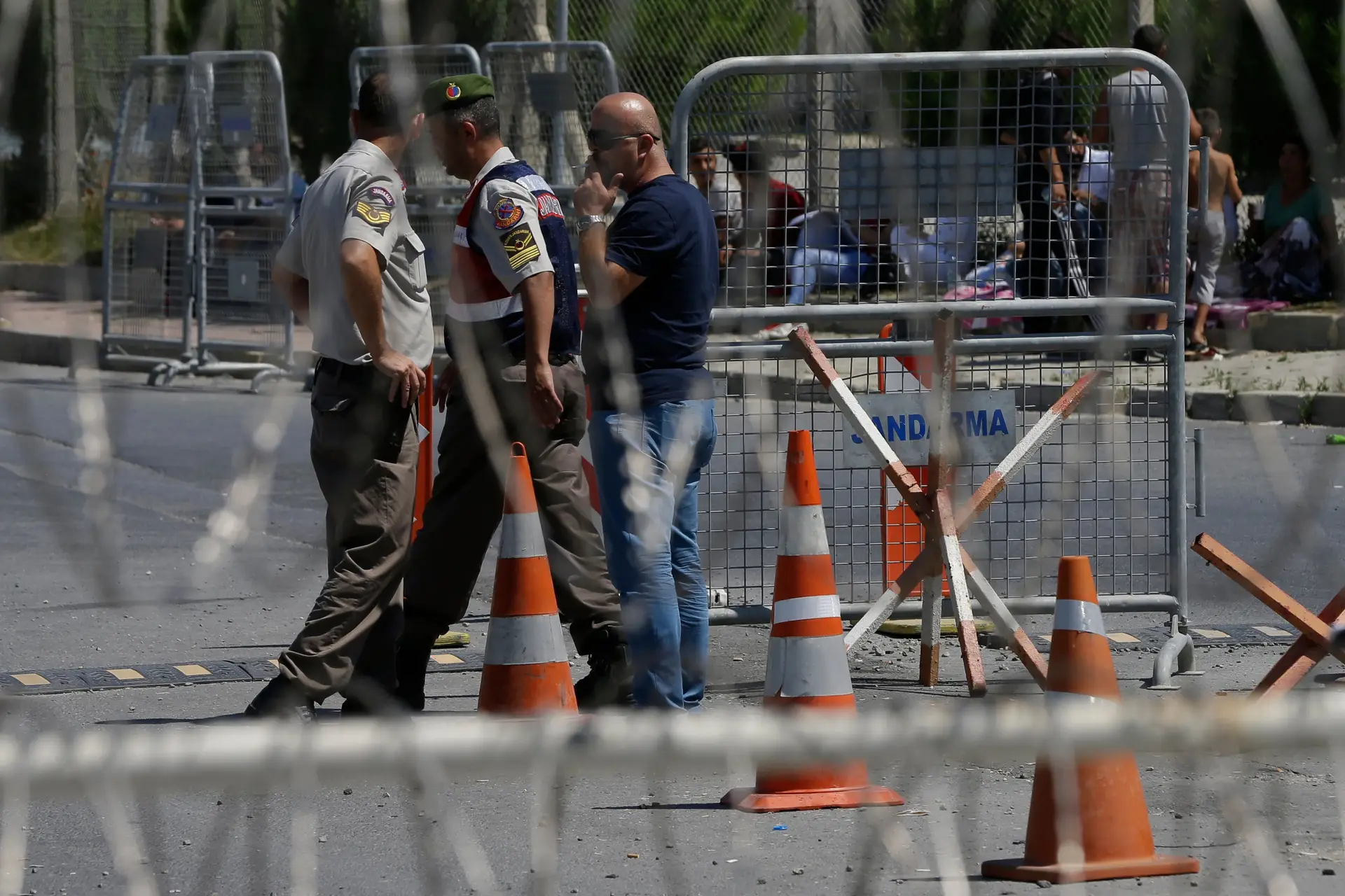 Quatro mortos e sete feridos em ataque a coluna militar no sudeste da Turquia