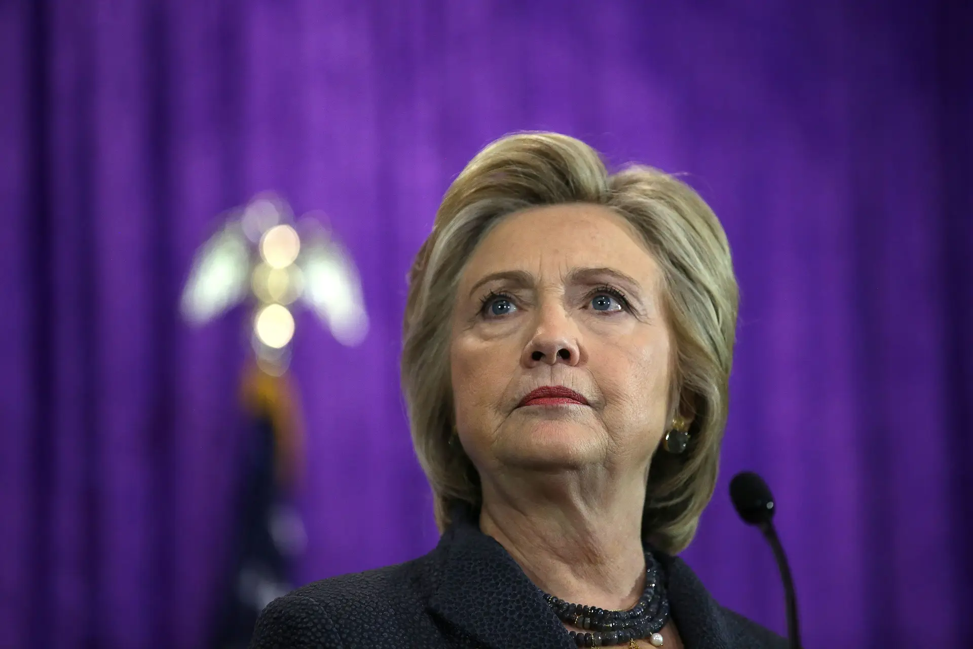 Nova sondagem dá vantagem a Hillary